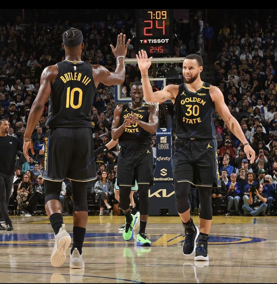 爱游戏官方网站-切尔西不断突破！，库里连续十五场比赛得分超过晋级下一阶段引发球迷热议-爱游戏官方网站