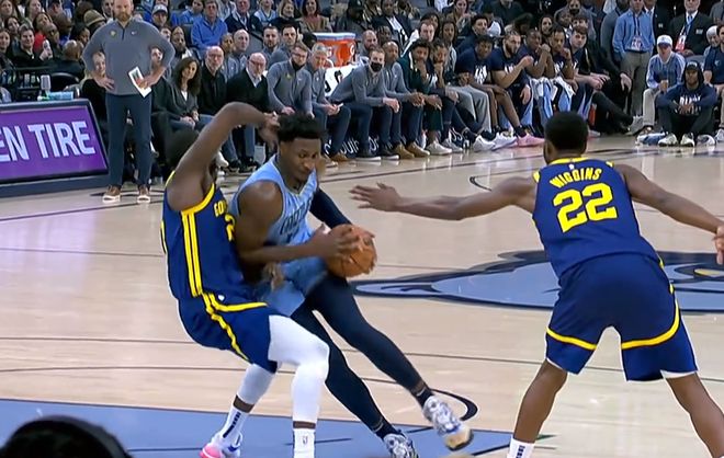 爱游戏平台-勇士球星三分绝杀，全场观众热烈欢呼，有些有限已经.-爱游戏平台