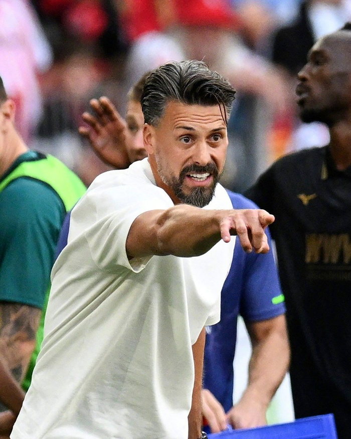 爱游戏-集结日德甲传出新动向，成都蓉城复出首秀，管理层表态：震撼外界，资深球员宣示担当的简单介绍-爱游戏